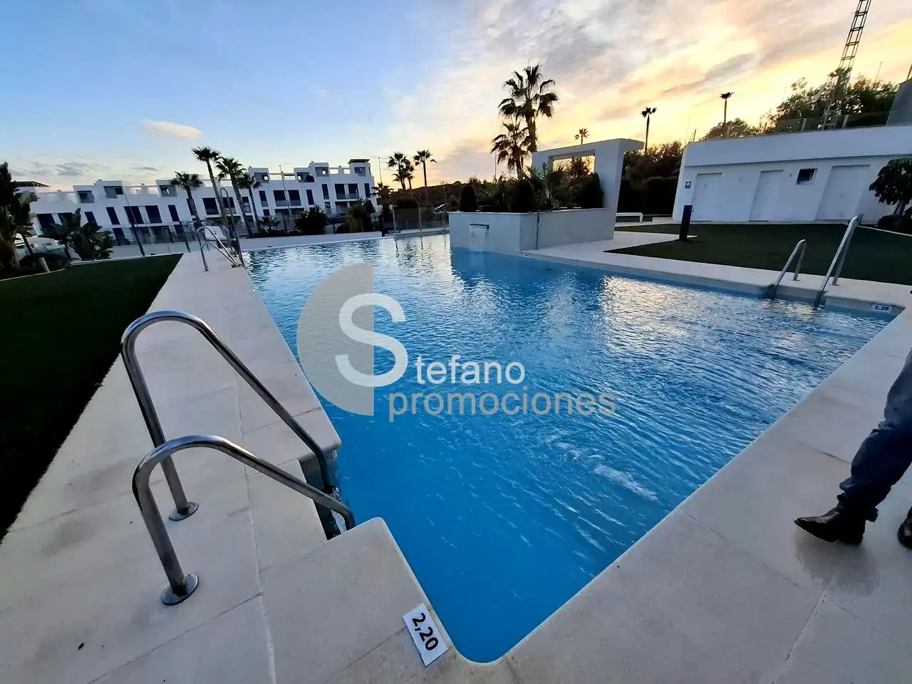 Piscina de Casa adosada en venta en Rincón de la Victoria con Terraza y Piscina comunitaria