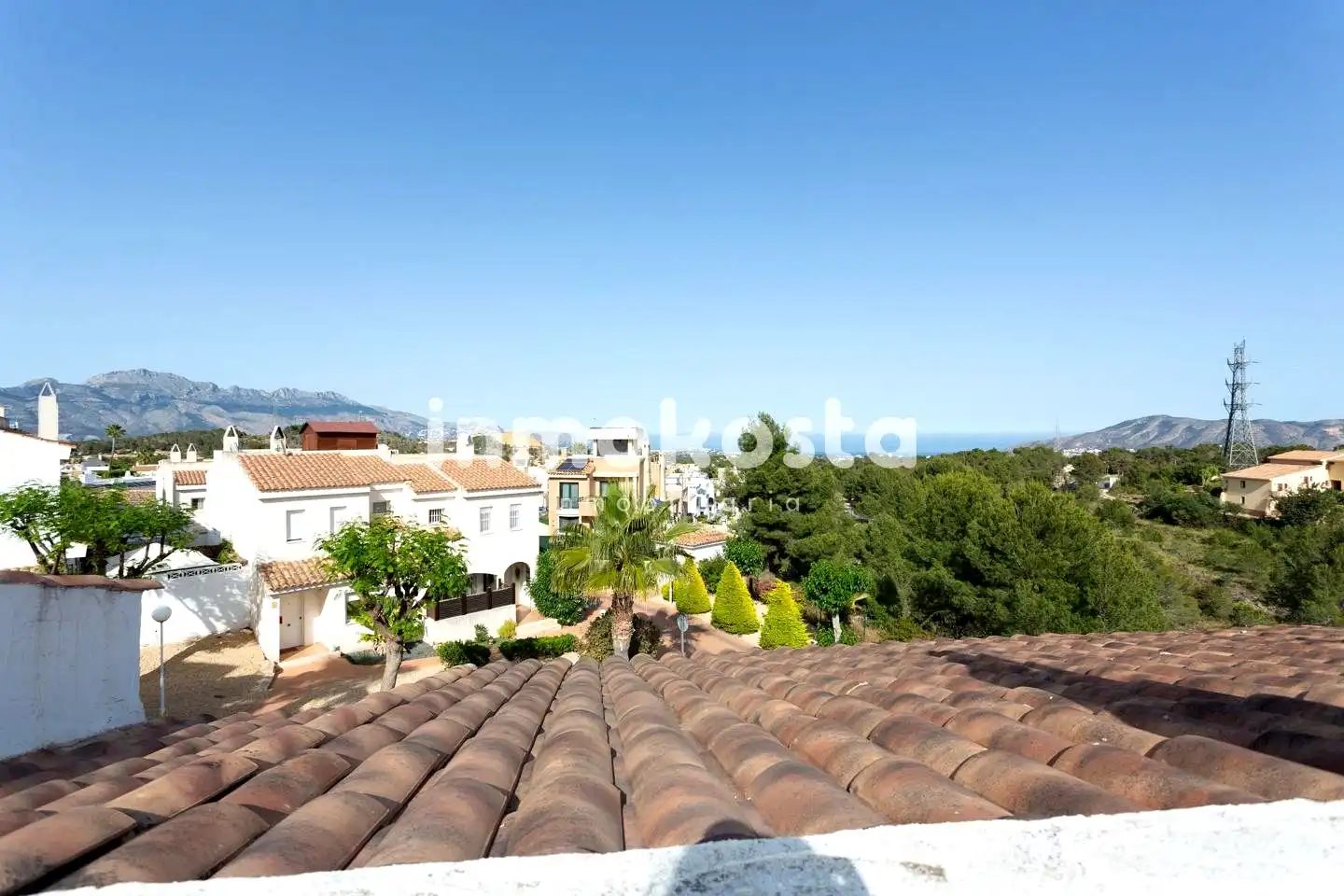 Außenansicht von Einfamilien-Reihenhaus zum Verkauf in La Nucia mit Klimaanlage, Privatgarten und Terrasse