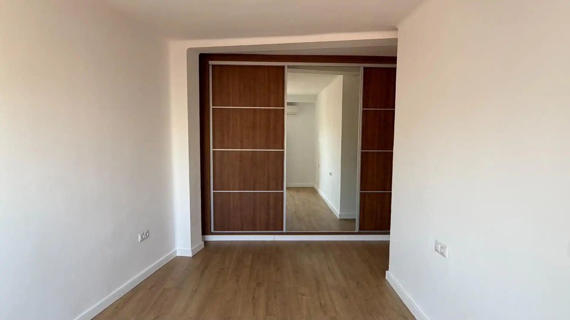 Dormitori de Pis en venda en Paterna amb Aire condicionat, Parquet i Terrassa