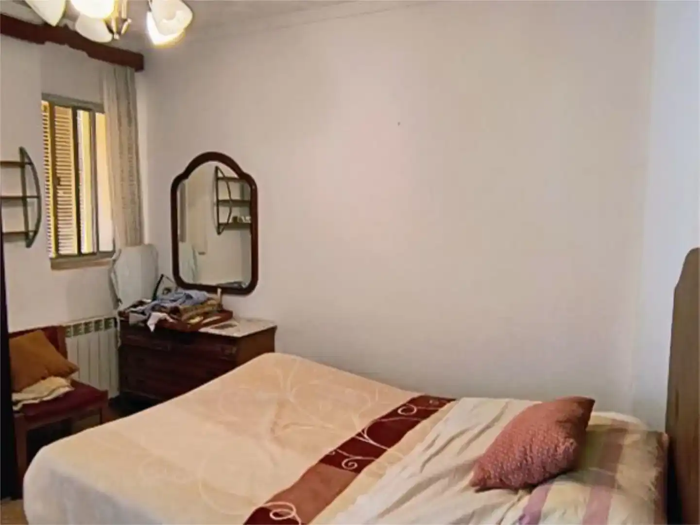 Habitación de Casa adosada en venta en Ledaña con Jardín privado, Trastero y Amueblado