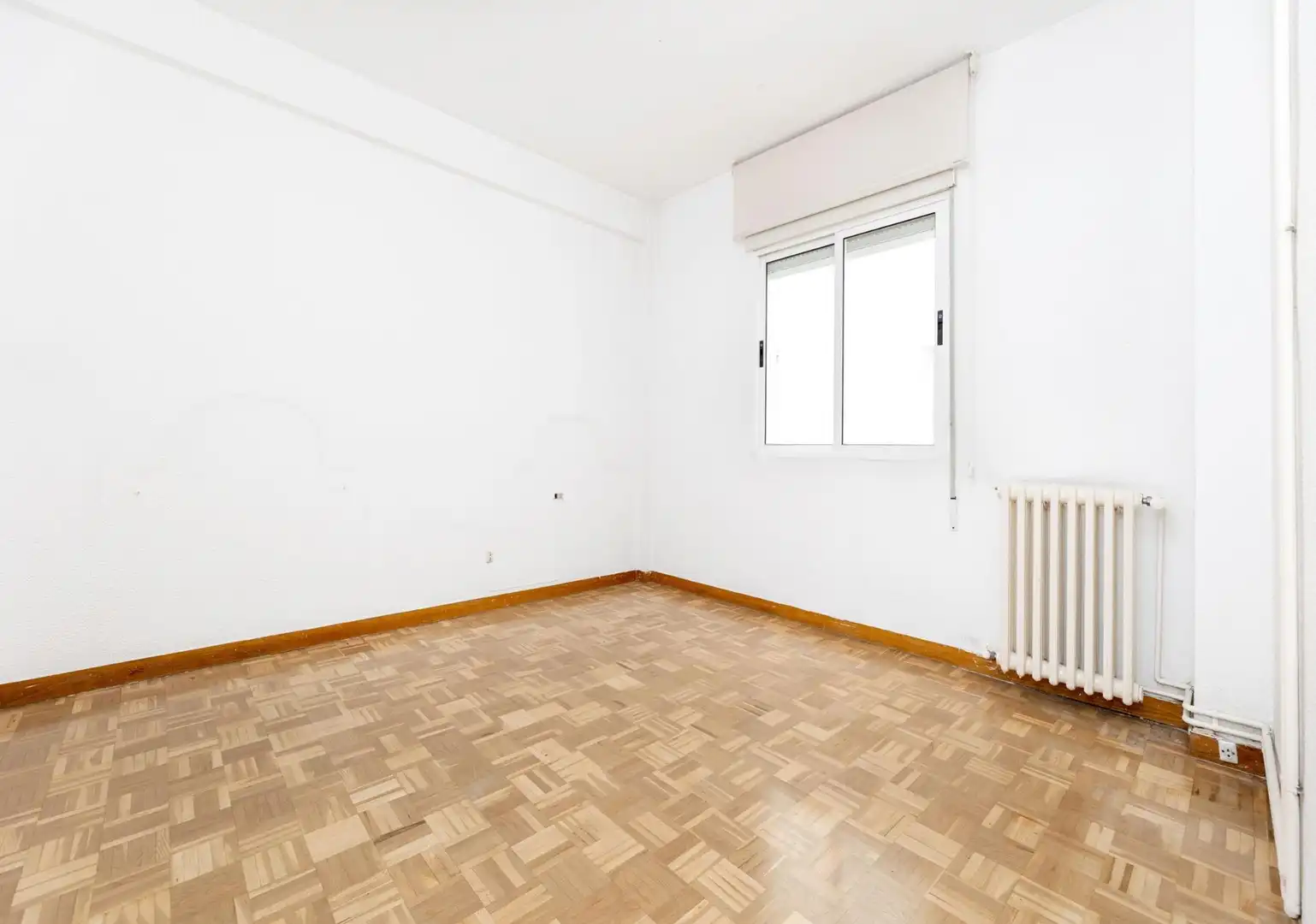 Dormitori de Pis en venda en Granada amb Calefacció, Parquet i Terrassa