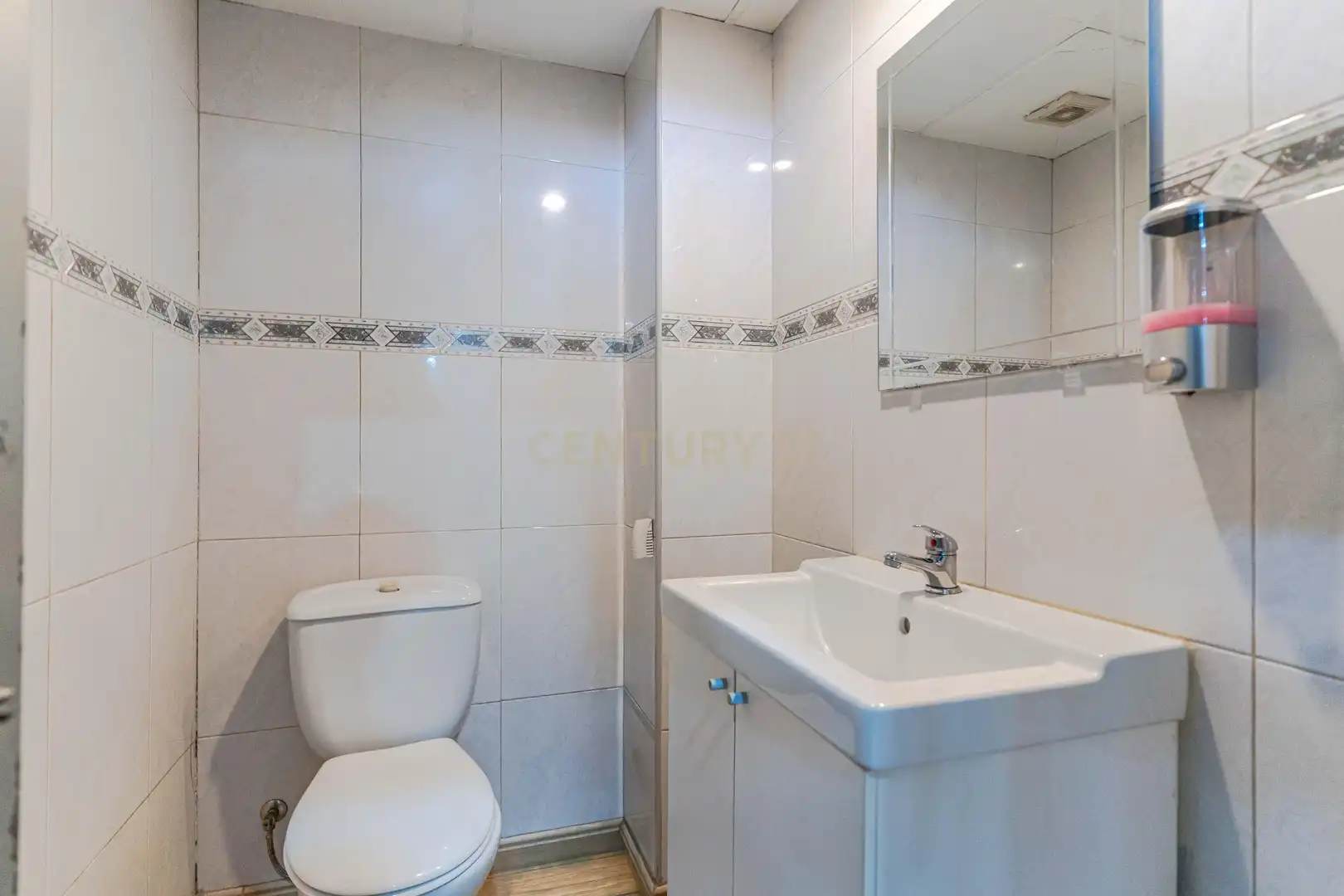 Bathroom of Commercial properties for sale in Albolote