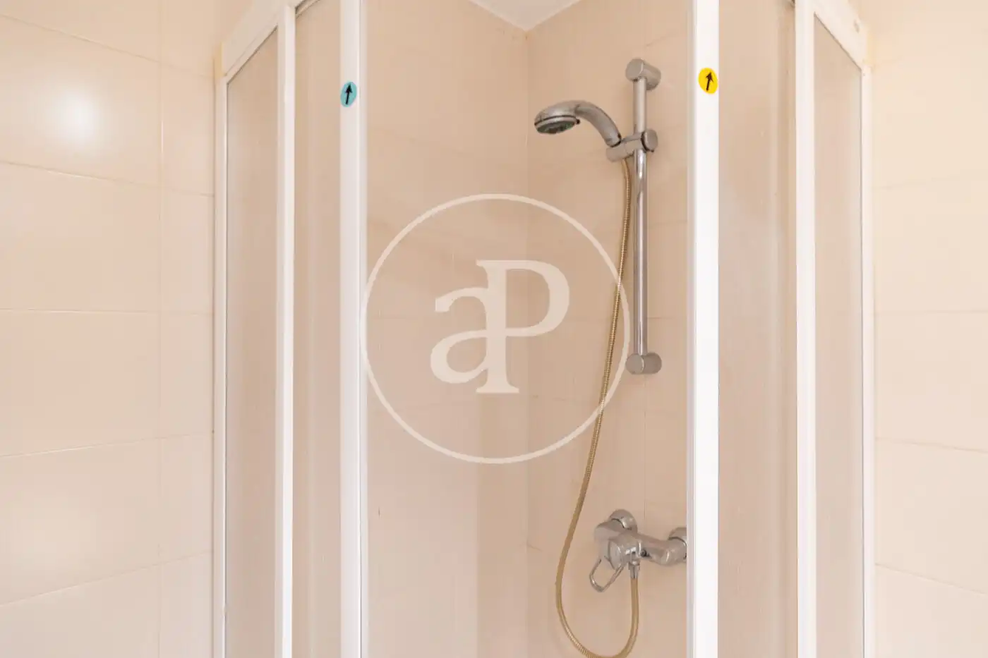 Bathroom of Flat for rent in Barcelona  with Air Conditioner, Heating and Terrace