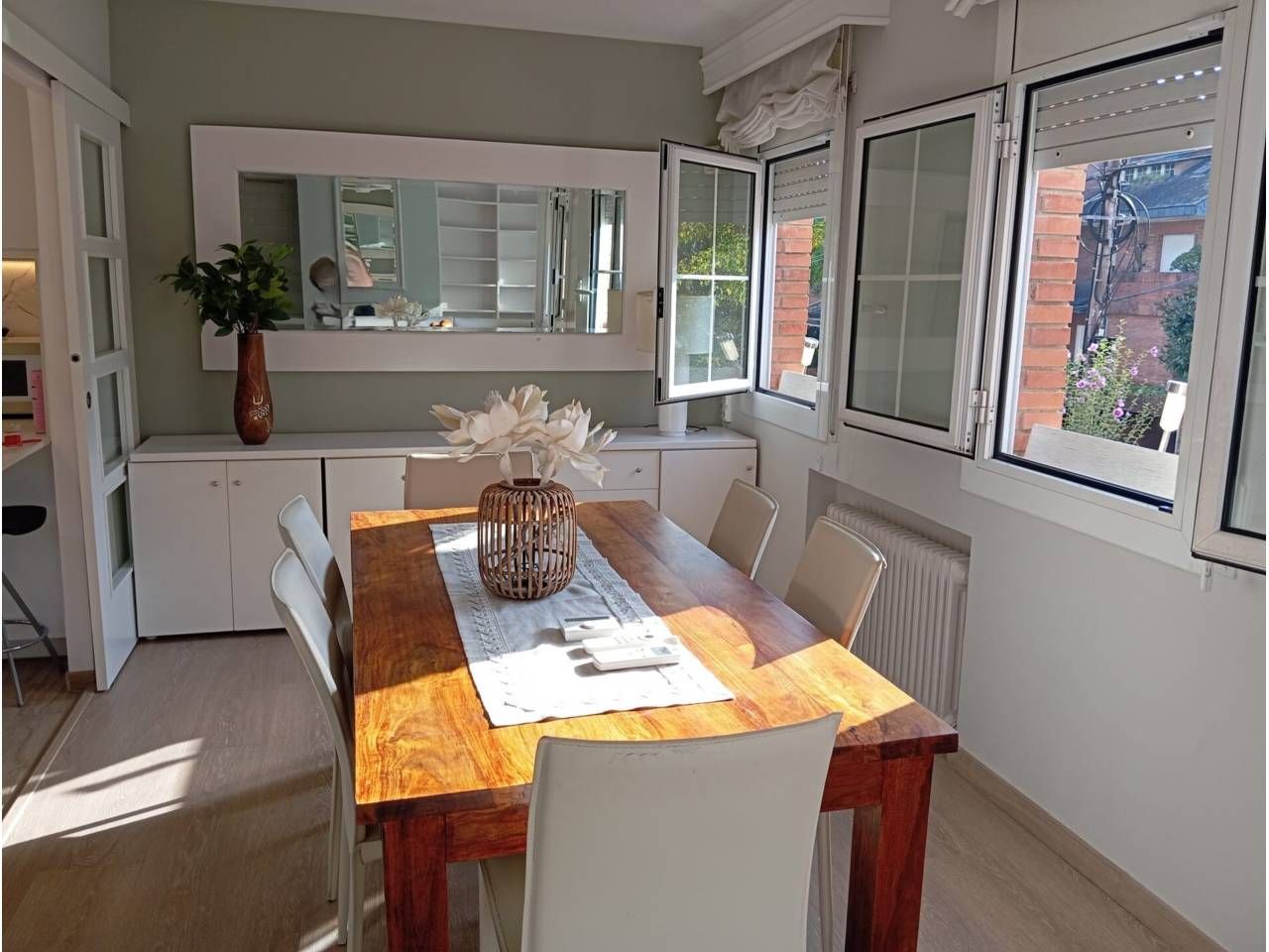 Menjador de Casa adosada de lloguer en Sant Cugat del Vallès amb Aire condicionat, Calefacció i Jardí privat