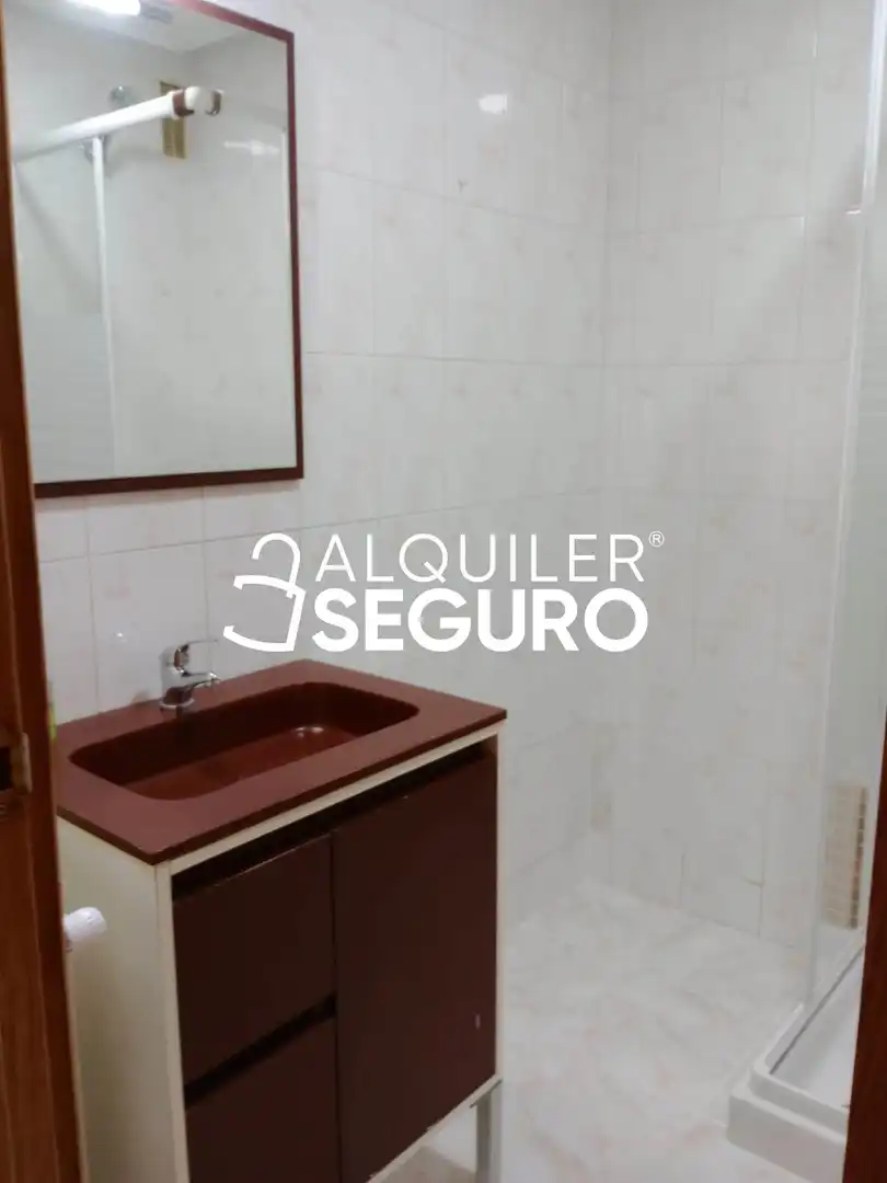 Bathroom of Flat for rent in Madrid  with Heating and Furnished