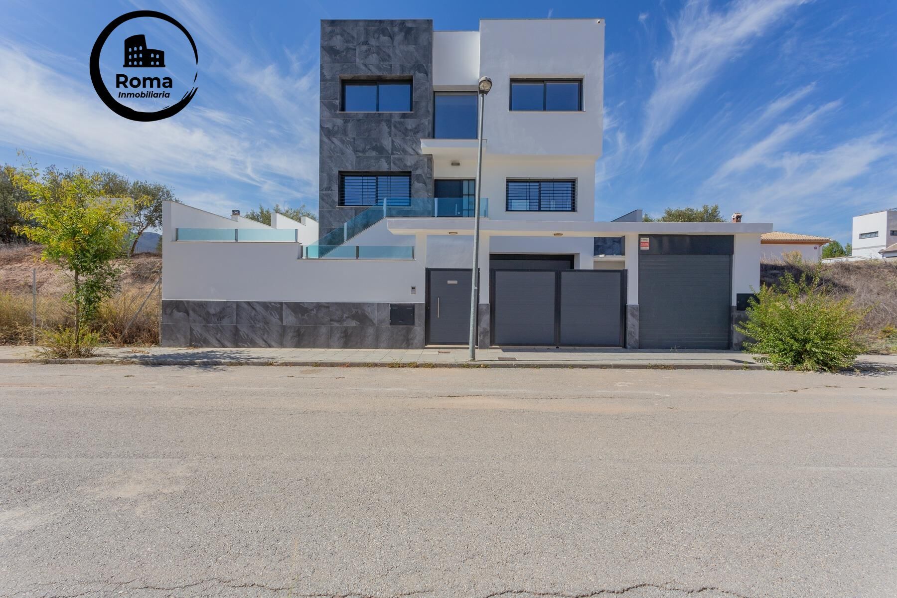 Vista exterior de Casa o xalet en venda en Atarfe amb Aire condicionat, Calefacció i Jardí privat