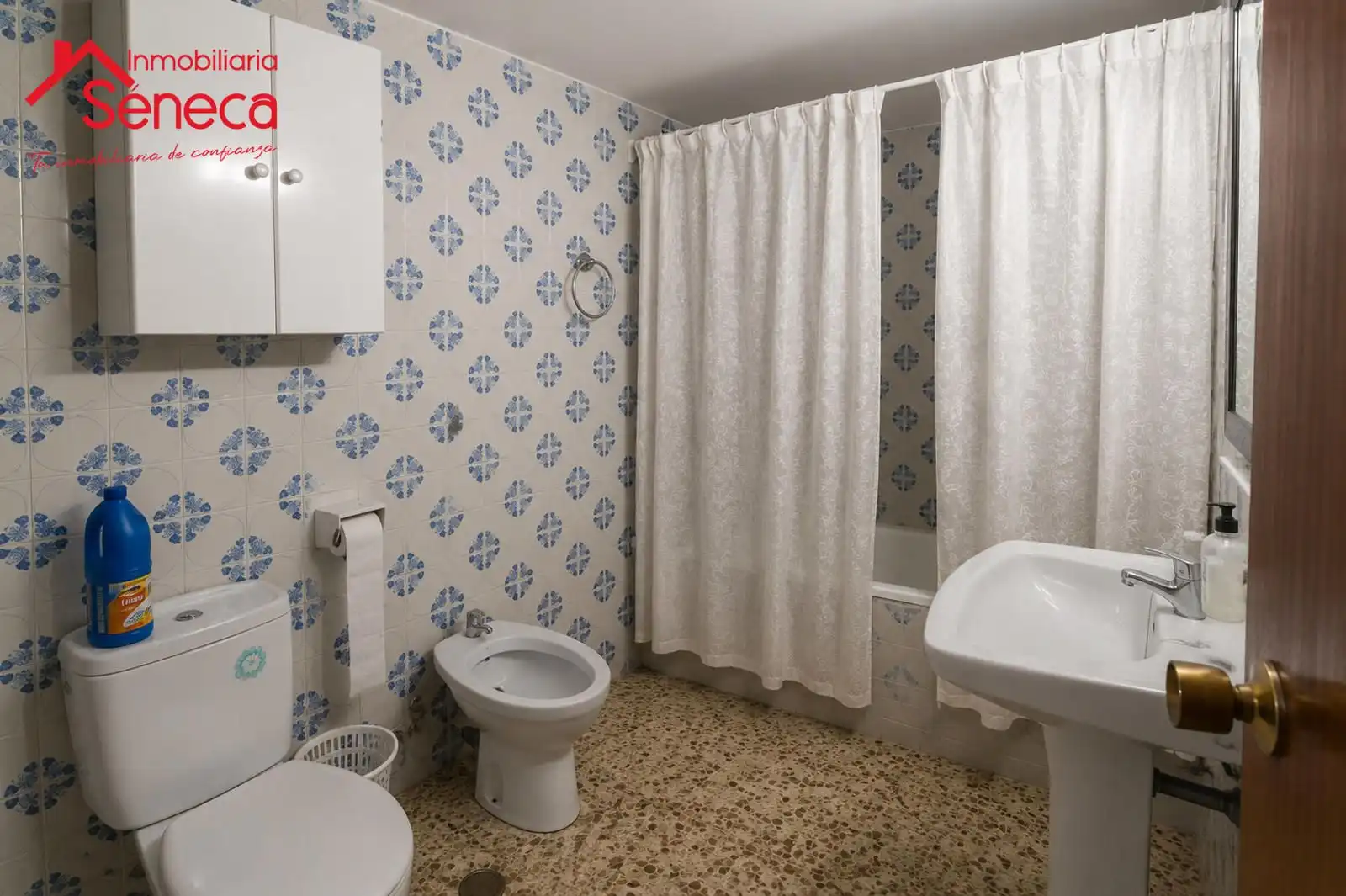 Bathroom of Flat for sale in Córdoba  with Air Conditioner