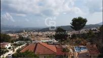 Vista exterior de Casa o xalet en venda en La Nucia amb Terrassa, Piscina i Balcó