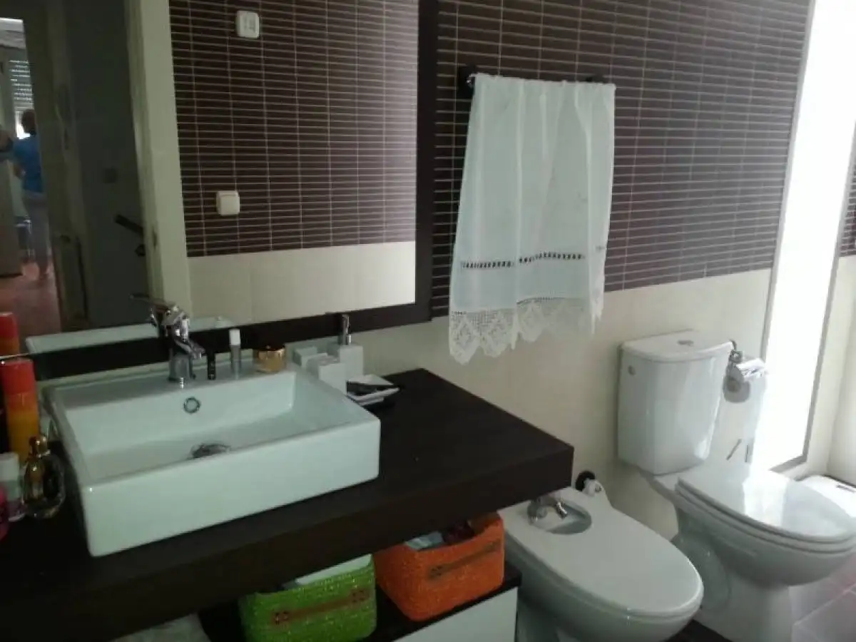 Baño de Casa adosada de alquiler en Albacete con Aire acondicionado, Calefacción y Jardín privado
