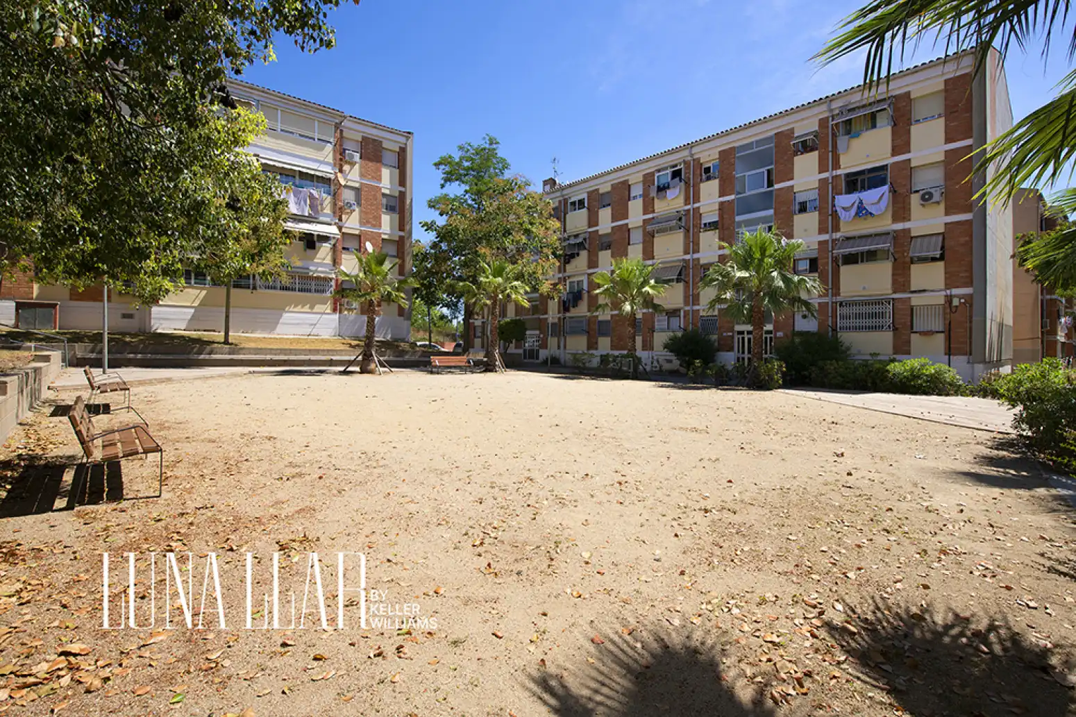 Vista exterior de Pis en venda en Sant Boi de Llobregat amb Aire condicionat, Calefacció i Parquet