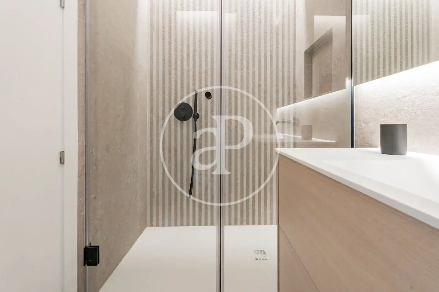 Badezimmer von Wohnung zum Verkauf in Madrid mit Klimaanlage, Heizung und Abstellraum