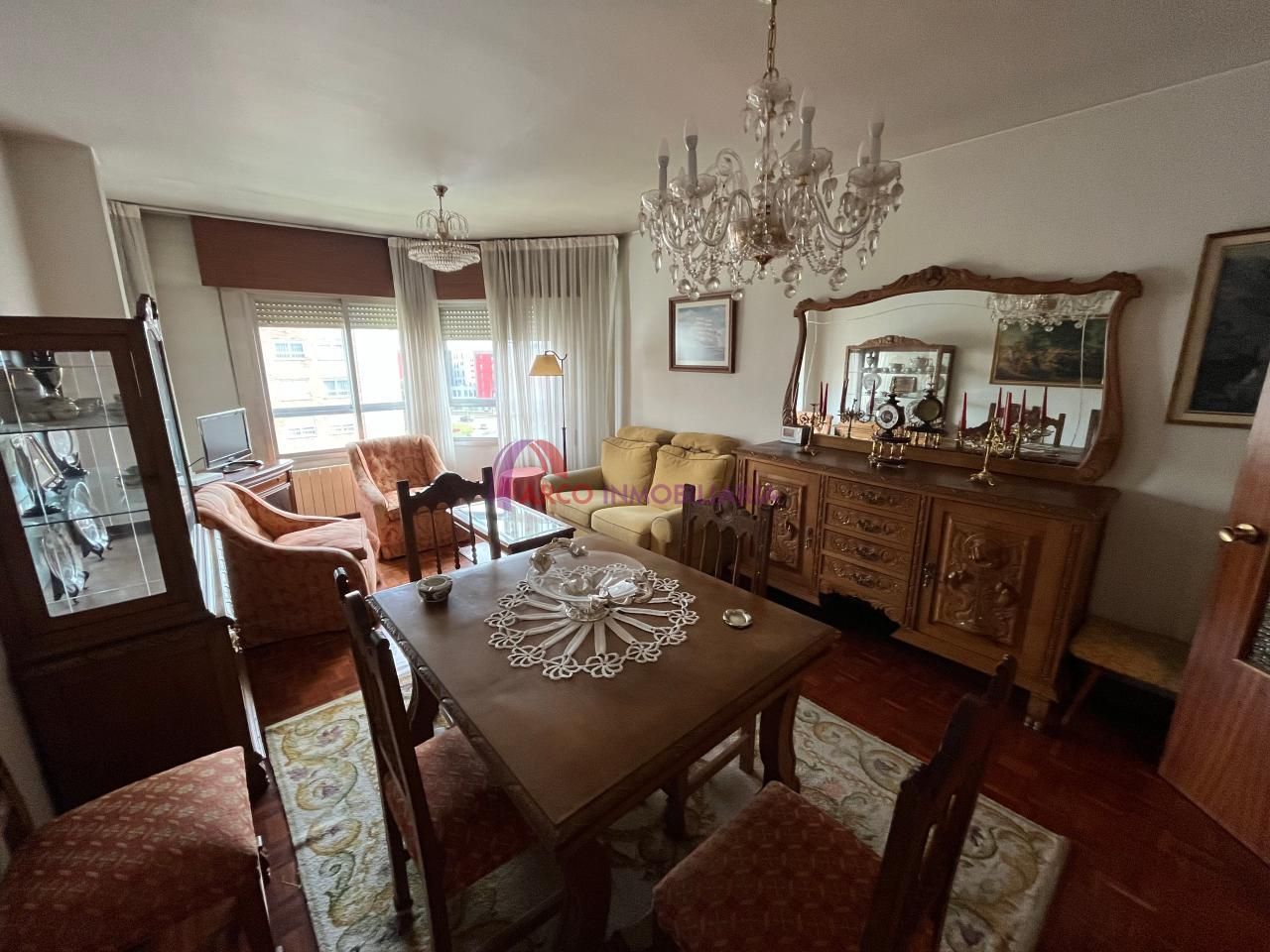 Sala d'estar de Pis en venda en Burgos Capital amb Calefacció, Parquet i Terrassa