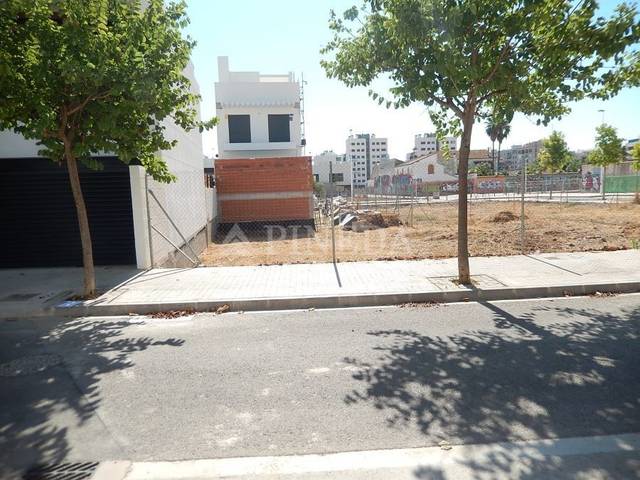 Terreno residencial en Venta en Calle FRANCES TARREGA en San José - Los Metales