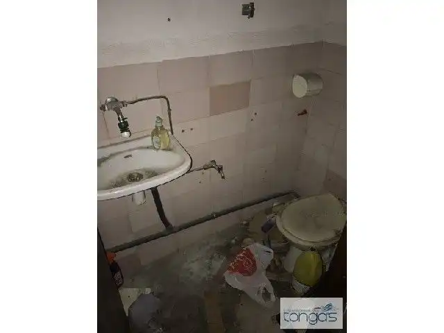 Baño de Local de alquiler en La Pobla del Duc con Aire acondicionado