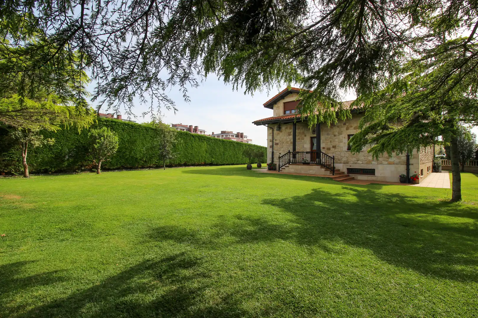 Jardín de Casa o chalet en venta en Santa Cruz de Bezana con Calefacción, Jardín privado y Terraza