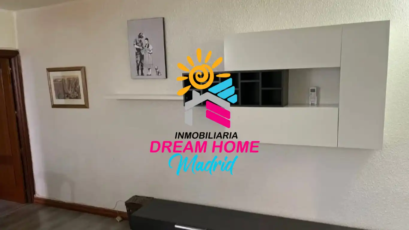 Vista exterior de Piso en venta en Madrid con Balcón
