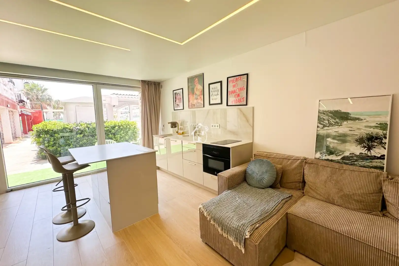 Sala d'estar de Apartament en venda en Torrevieja amb Aire condicionat, Traster i Moblat