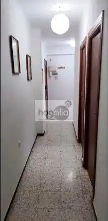 Piso de alquiler en Feria