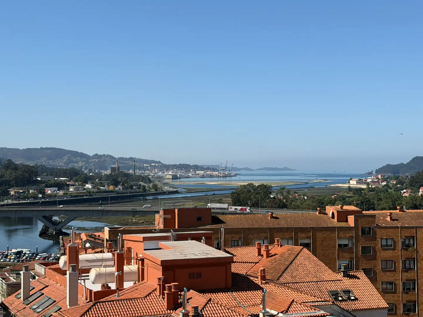 Vista exterior de Piso en venta en Pontevedra Capital  con Calefacción, Parquet y Horno