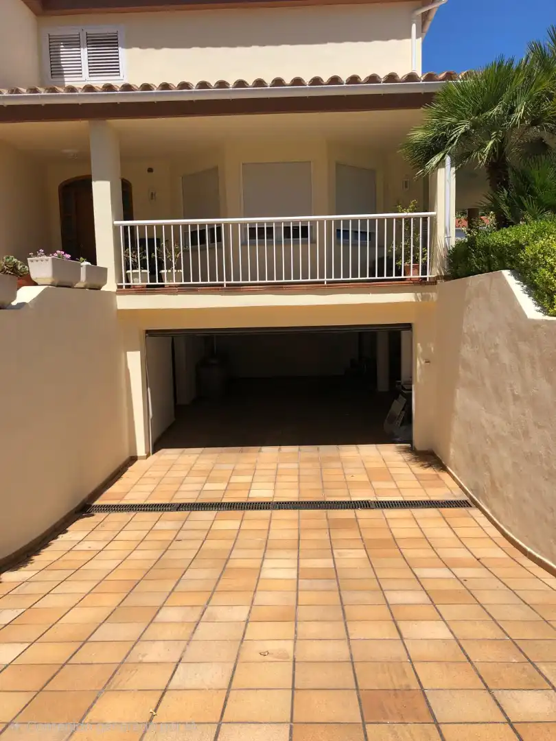 Aparcament de Casa o xalet en venda en Benicasim / Benicàssim amb Aire condicionat, Calefacció i Jardí privat