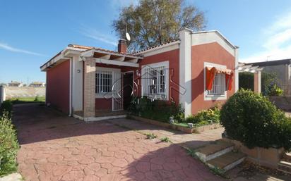 Vista exterior de Casa o xalet en venda en Palomeque amb Calefacció i Jardí privat