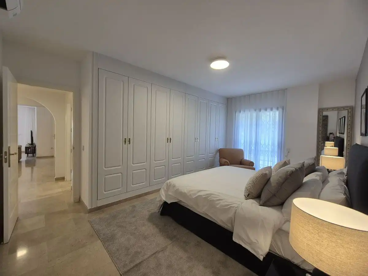 Dormitori de Apartament de lloguer en Marbella amb Aire condicionat, Calefacció i Terrassa