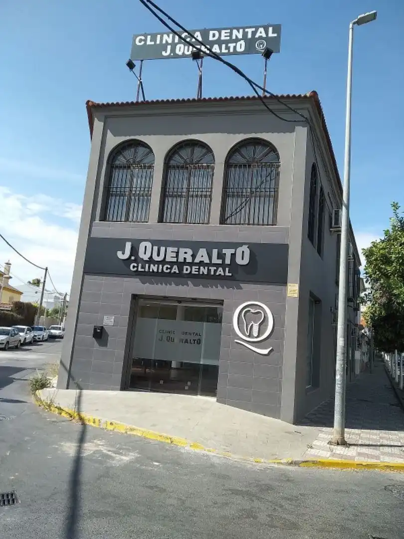 Außenansicht von Gebäude zur Miete in Espartinas