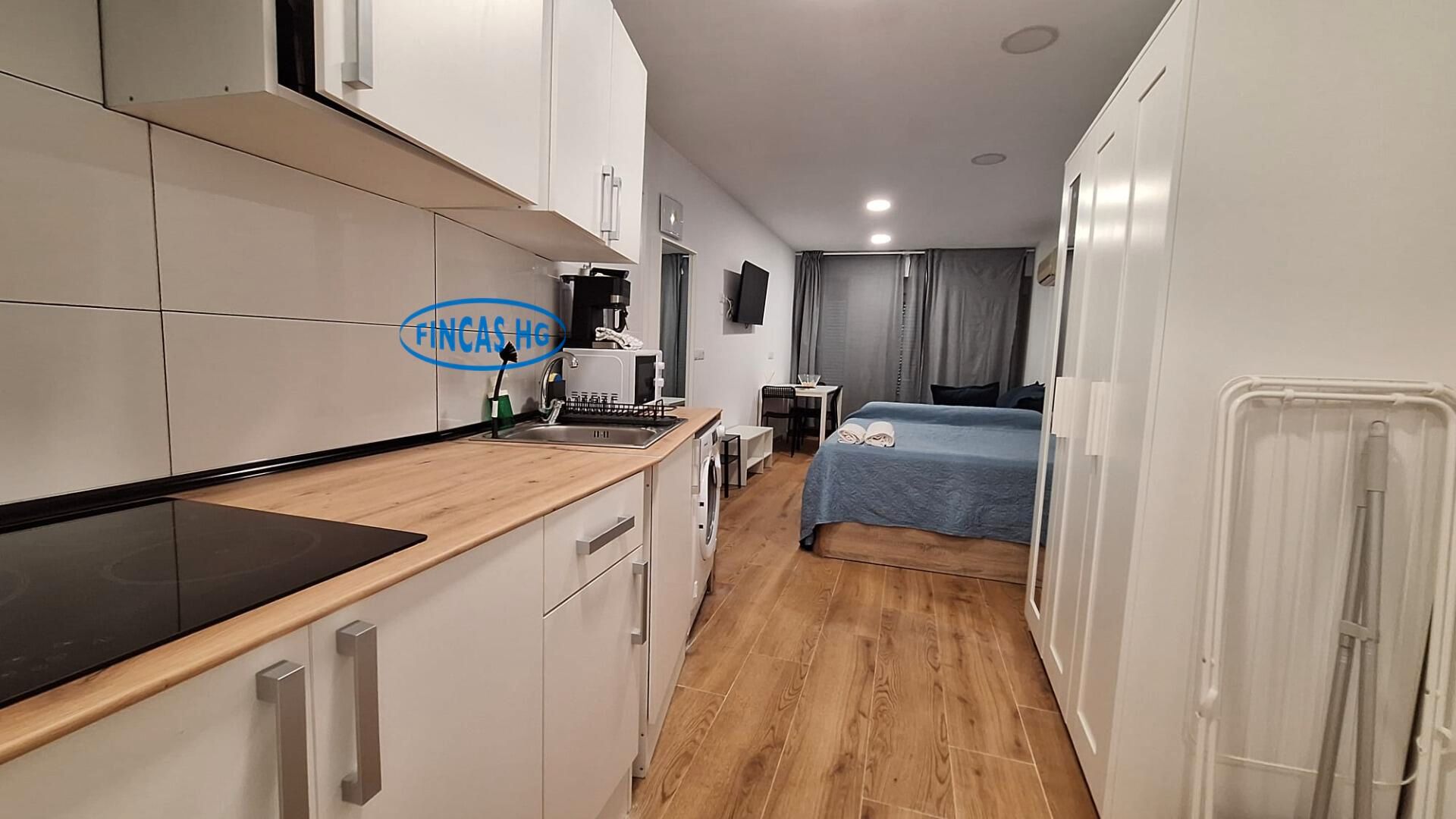 Dormitori de Local en venda en Alicante / Alacant amb Aire condicionat i Moblat