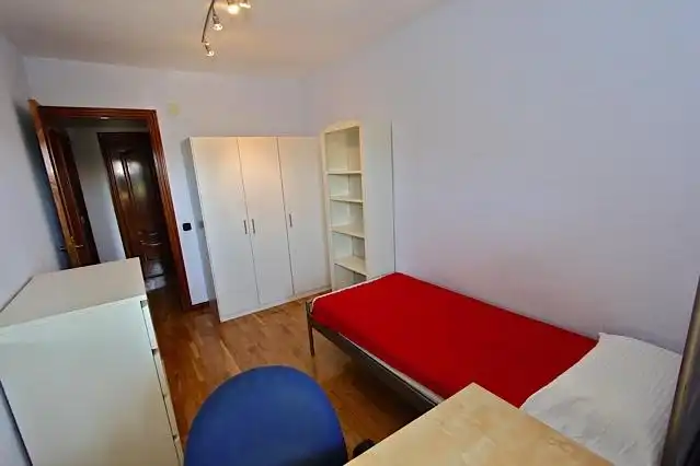 Habitación de Piso de alquiler en Collado Villalba con Calefacción, Terraza y Piscina comunitaria