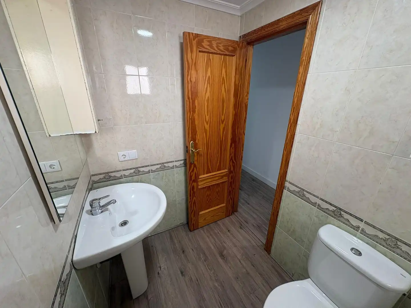 Baño de Apartamento en venta en Almoradí con Terraza, Trastero y Amueblado