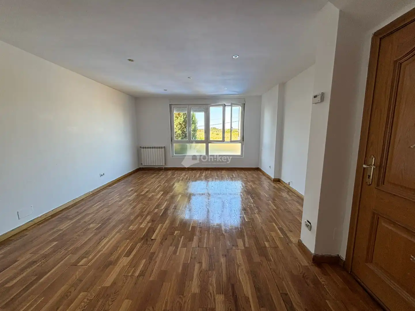 Living room of Houses for sale in Onzonilla  with Heating, Parquet flooring and Swimming Pool