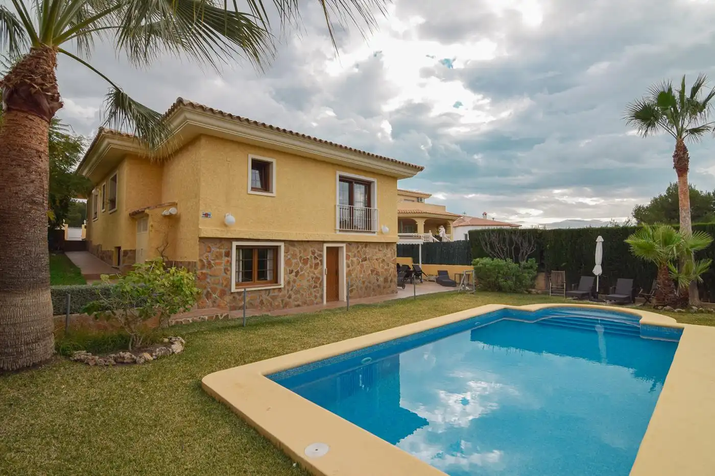 Garden of Houses for sale in La Nucia  with Air Conditioner, Heating and Swimming Pool
