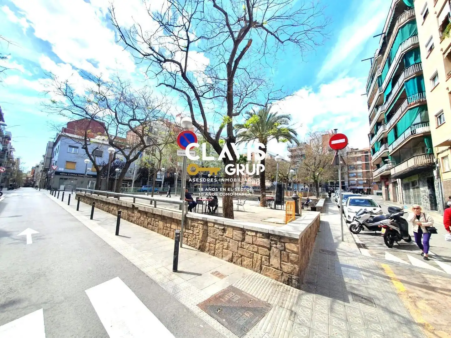Vista exterior de Piso en venta en Barcelona con Calefacción, Terraza y Amueblado