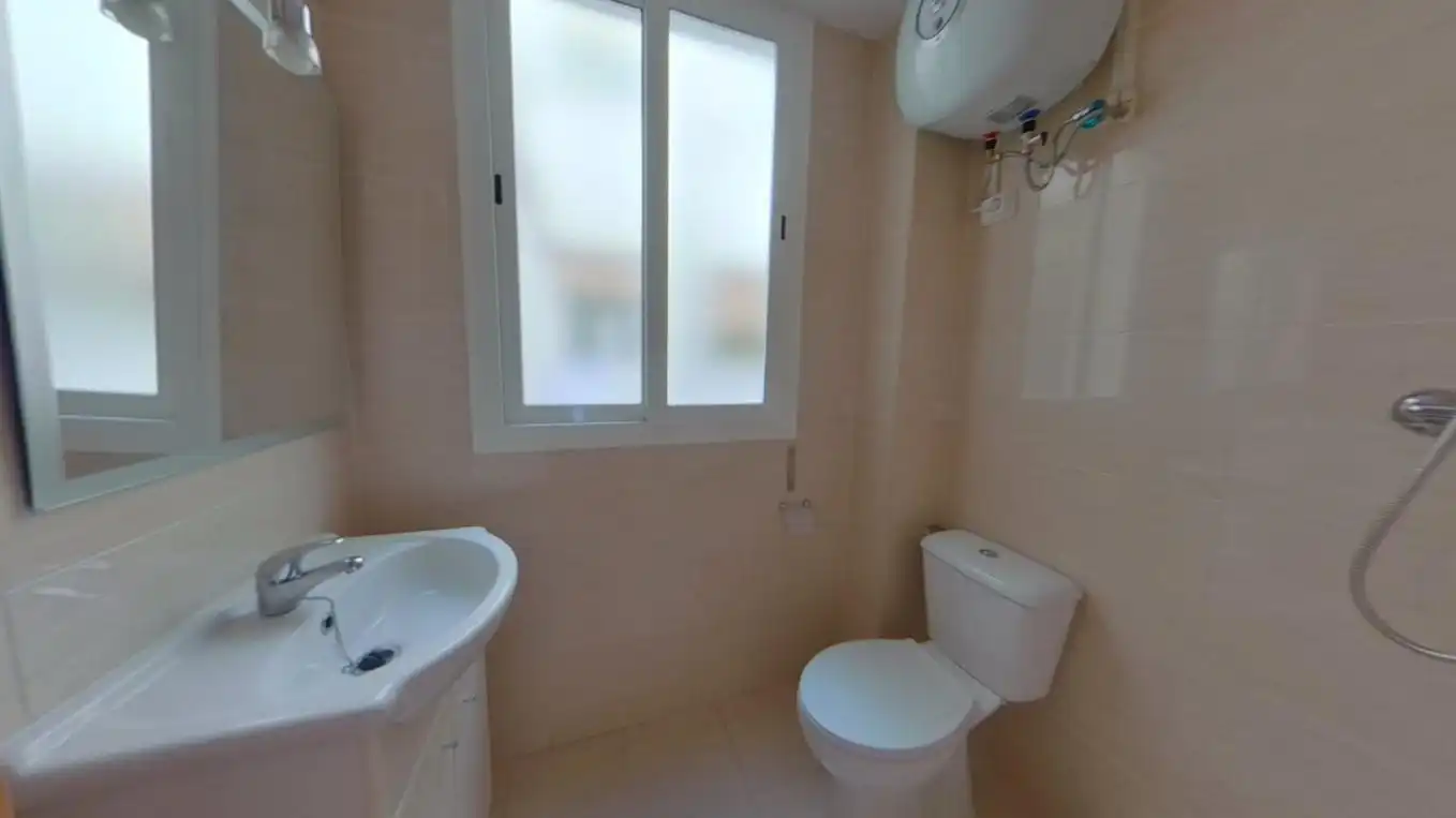 Baño de Piso en venta en Zaragoza con Horno y Balcón