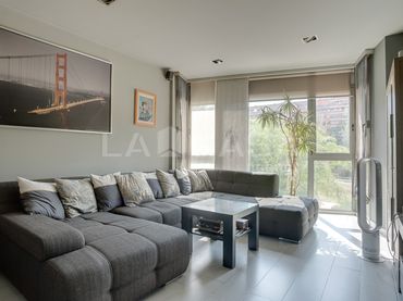 Flat with pool for sale in Sant Martí