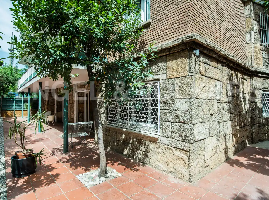 Exterior view of Flat for rent in Barcelona  with Air Conditioner, Heating and Private garden