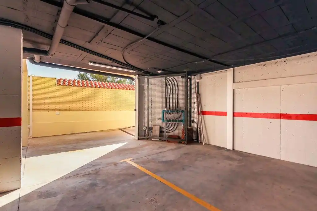 Parking de Casa adosada en venta en La Pobla de Montornès  