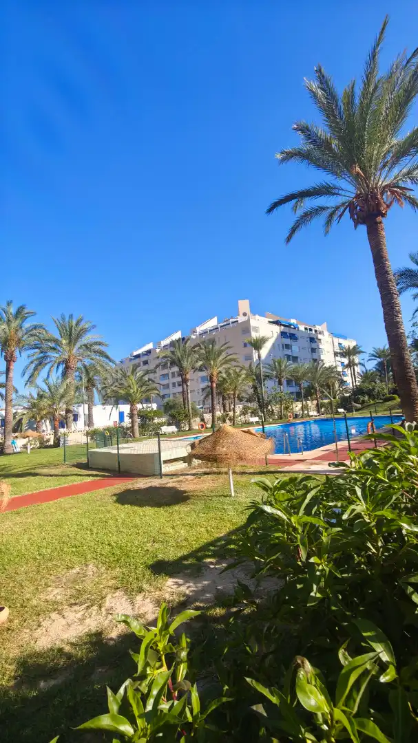 Piscina de Pis en venda en Roquetas de Mar amb Aire condicionat, Terrassa i Traster