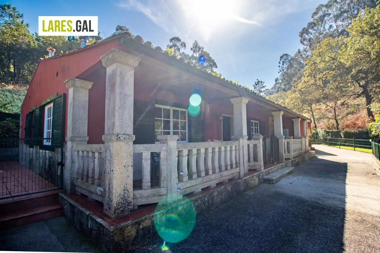 Vista exterior de Casa o xalet en venda en Cangas  amb Calefacció, Terrassa i Traster