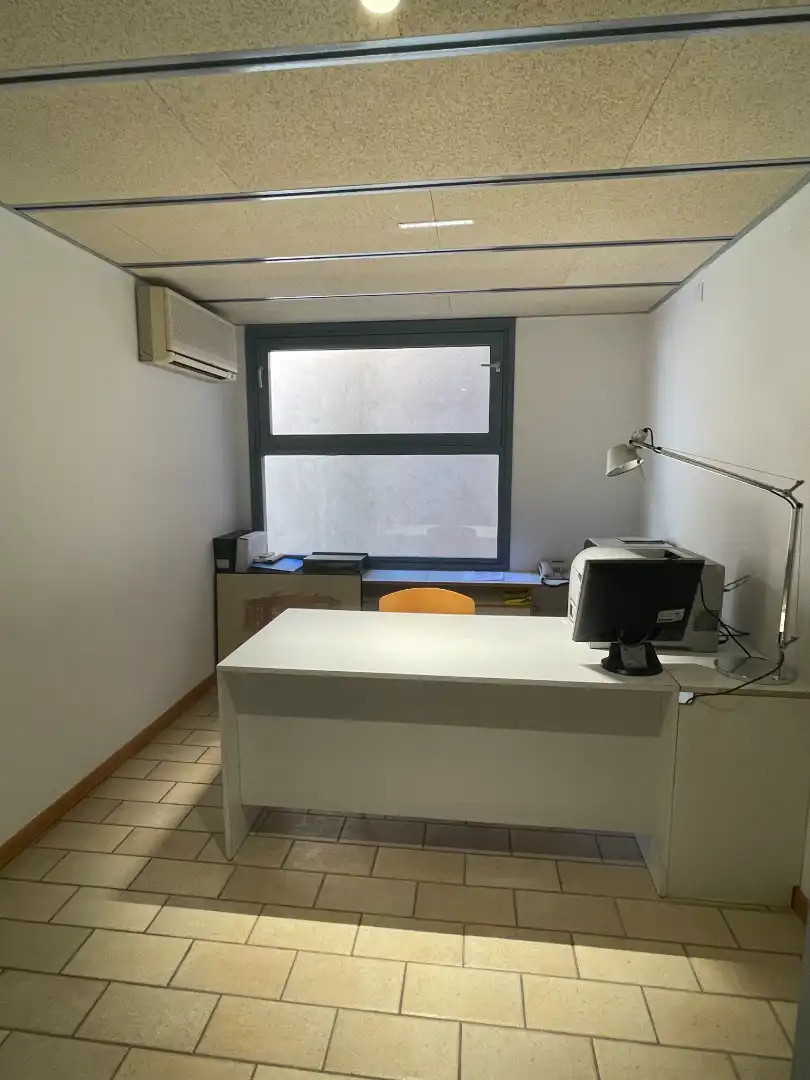 Büro zur Miete in Lleida mit Klimaanlage, Heizung und Abstellraum