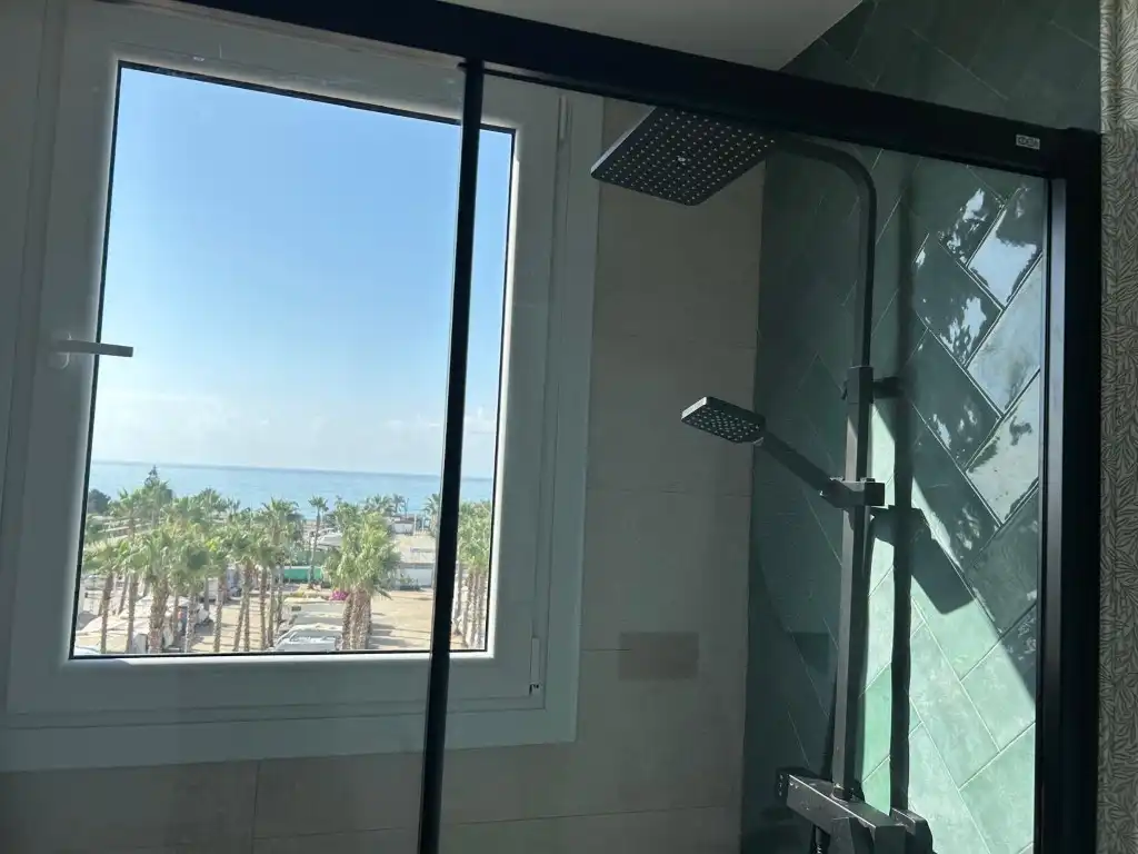 Bany de Casa adosada de lloguer en Vélez-Málaga amb Aire condicionat