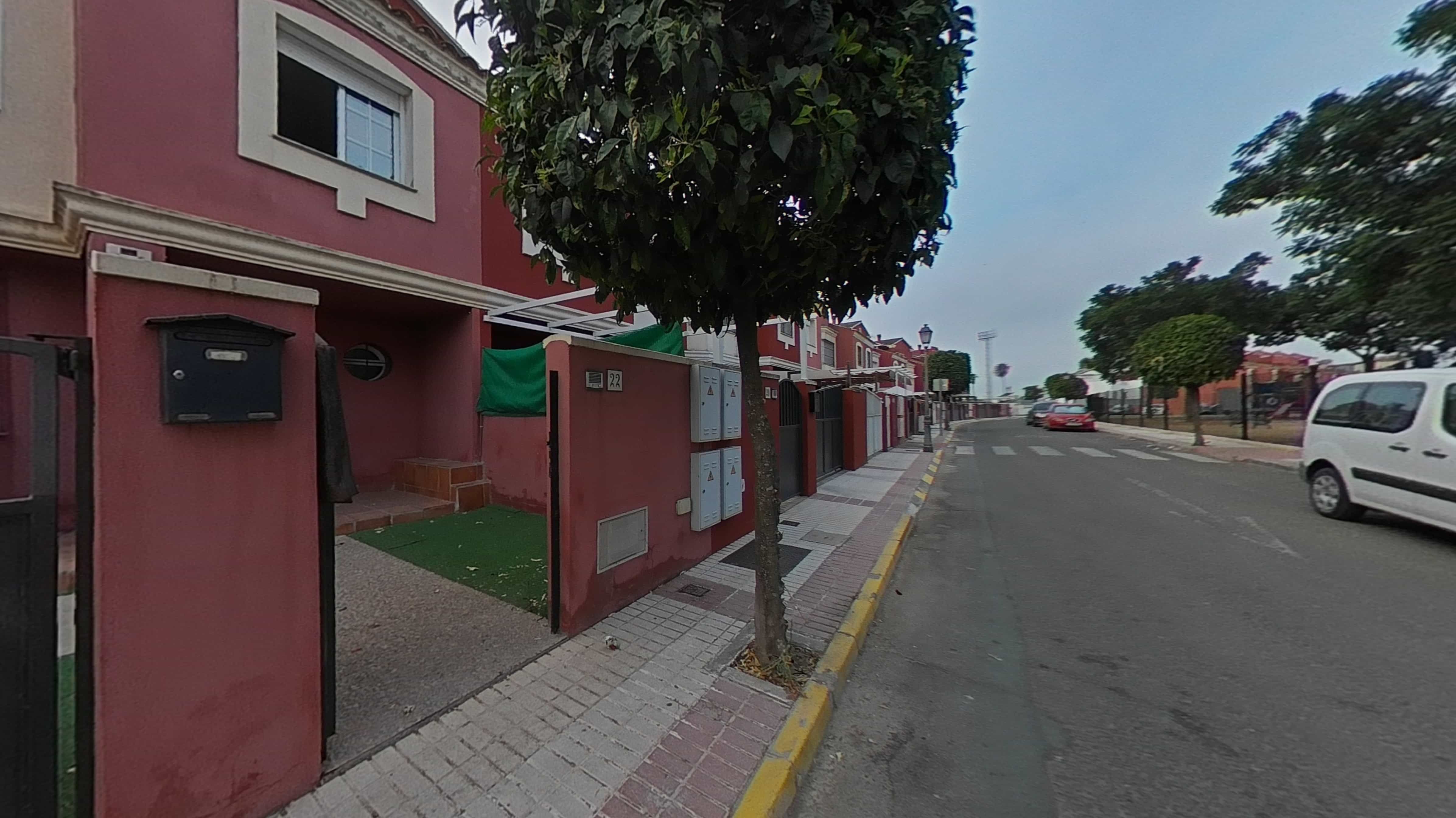 Vista exterior de Casa adosada en venda en Bollullos de la Mitación amb Aire condicionat i Balcó