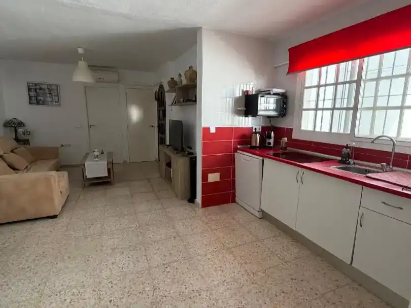 Cuina de Casa o xalet en venda en La Línea de la Concepción amb Aire condicionat, Jardí privat i Piscina