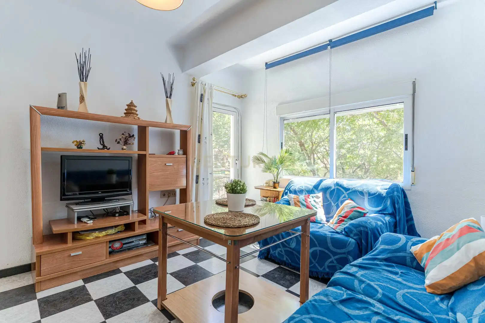Living room of Flat for sale in Granada  with Air Conditioner and Balcony