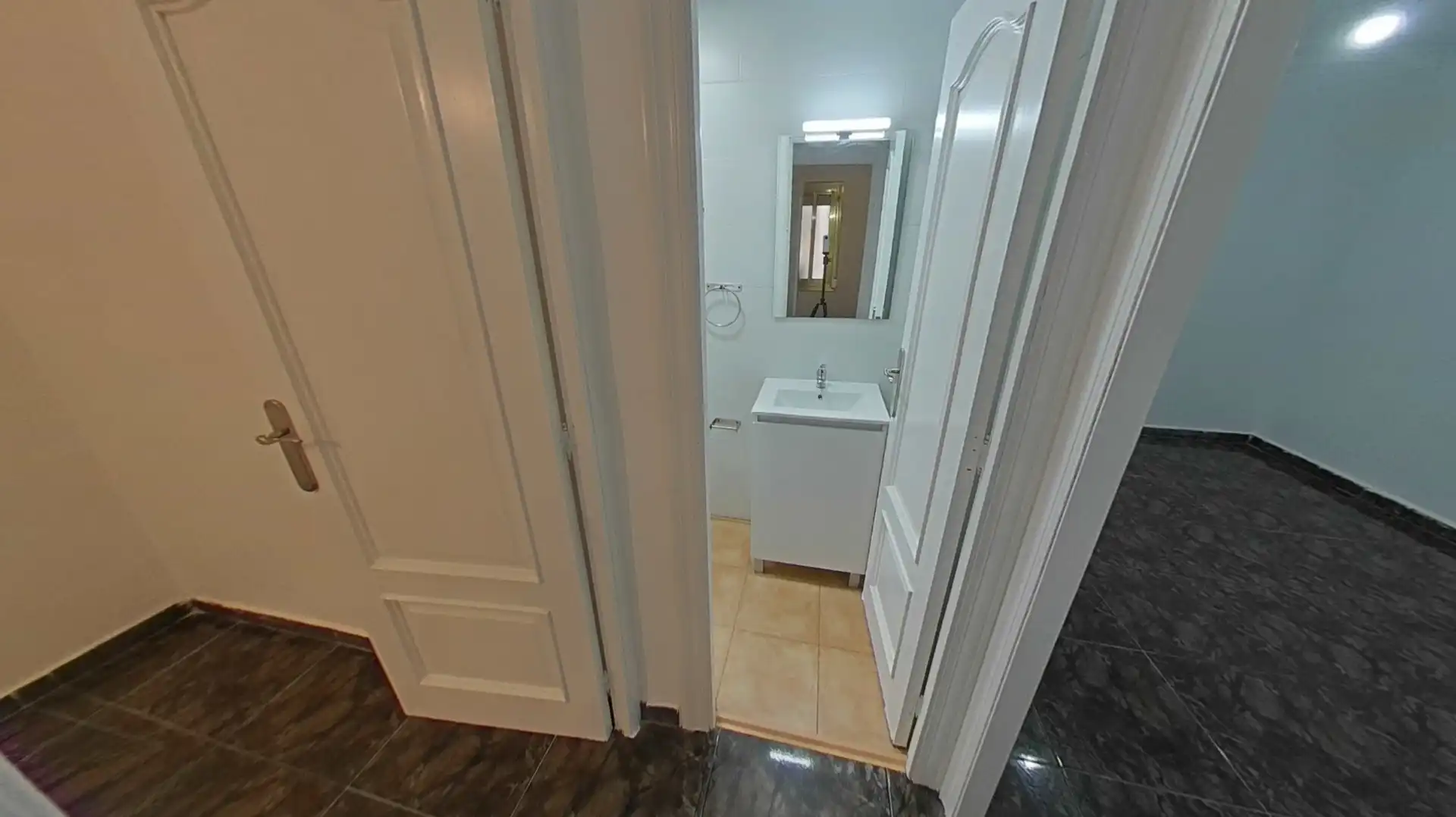 Baño de Piso en venta en L'Hospitalet de Llobregat con Calefacción y Amueblado