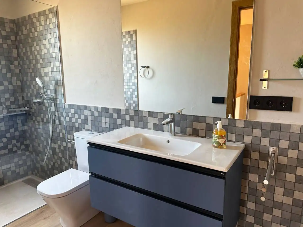 Baño de Casa o chalet de alquiler en La Tallada d'Empordà con Aire acondicionado, Calefacción y Jardín privado