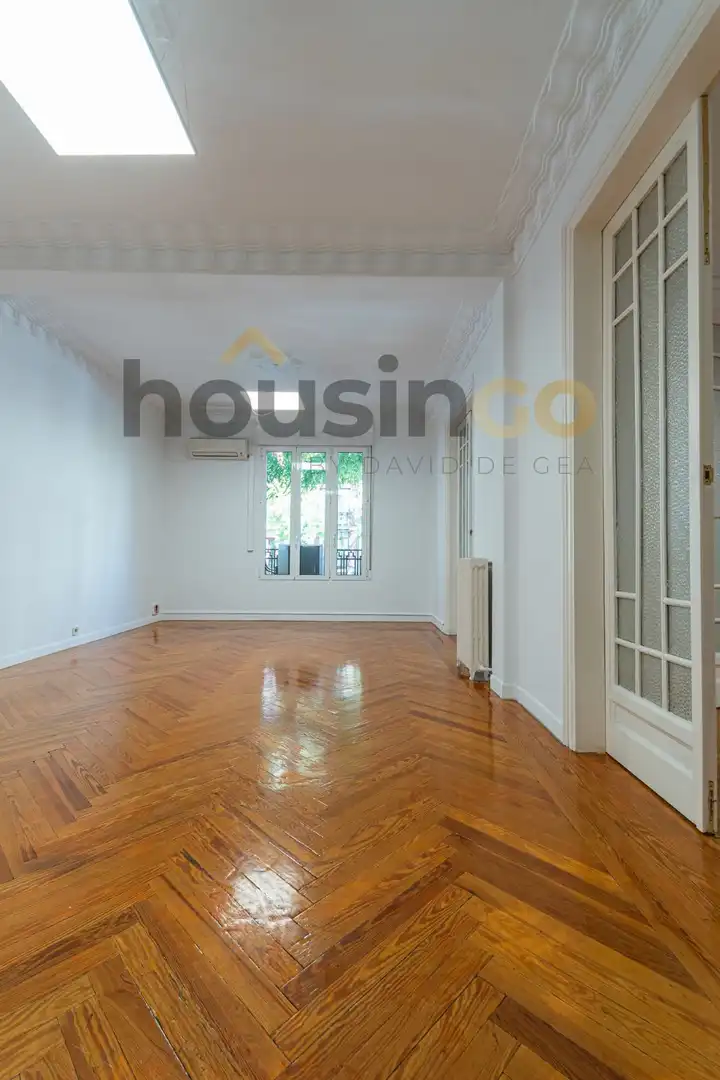 Living room of Office for rent in Madrid  with Air Conditioner, Heating and Balcony