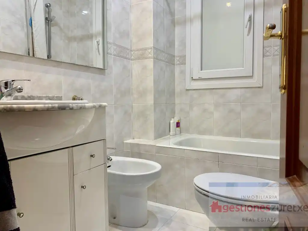 Bathroom of Flat for sale in Bilbao   with Furnished
