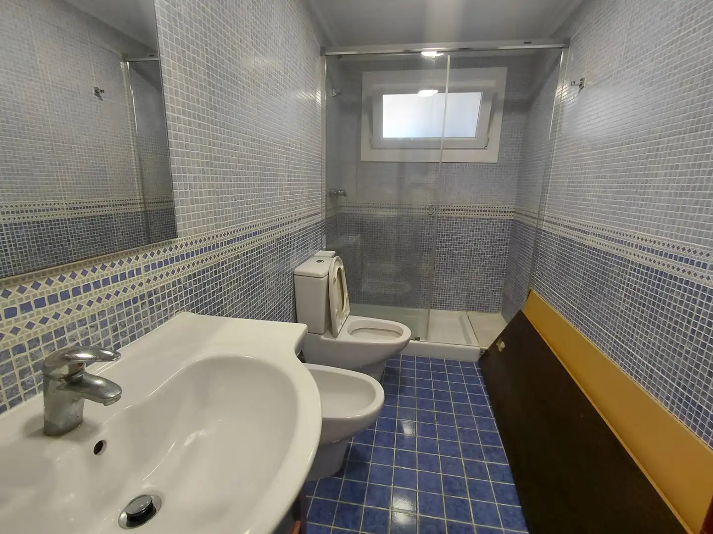 Baño de Piso en venta en Vilagarcía de Arousa con Calefacción, Parquet y Trastero