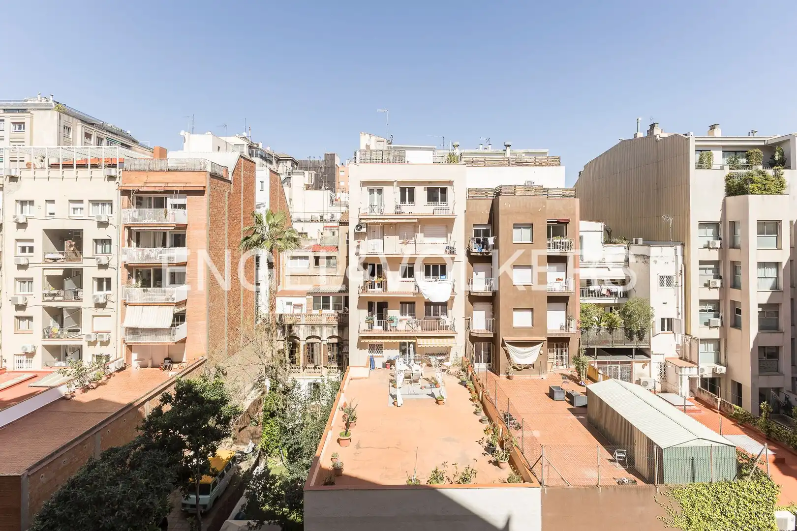 Außenansicht von Wohnung zum Verkauf in Barcelona mit Klimaanlage, Heizung und Parkett